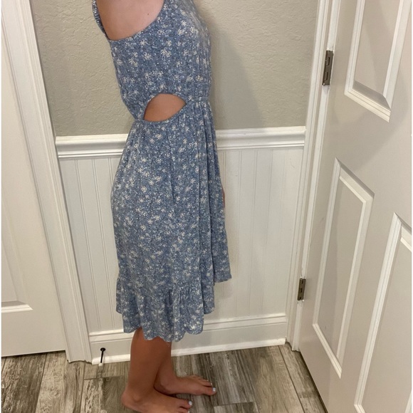 I am selling a Abercrombie and Fitch kids dress, size 13/14. - Picture 4 of 6